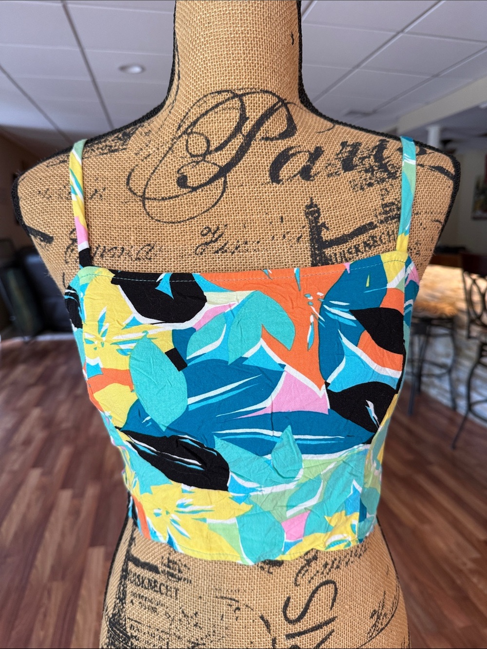 Lily Rose size large bright floral print crop top